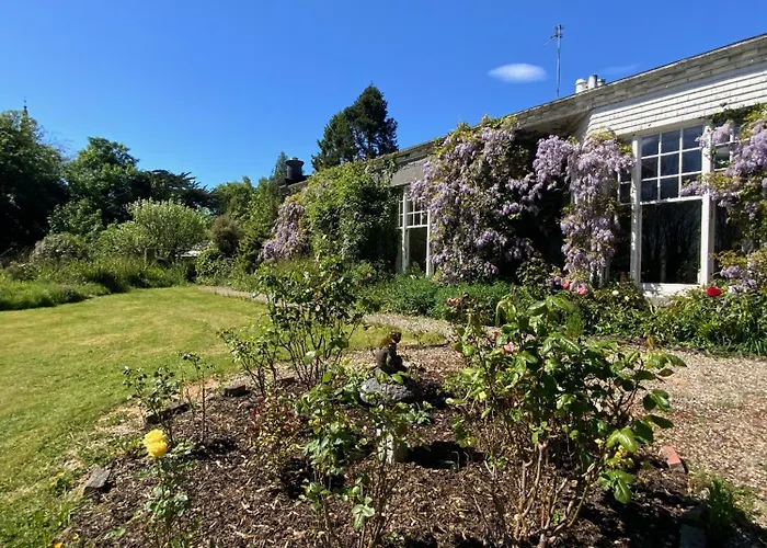 Parteen A Lax, River House & Gardens
