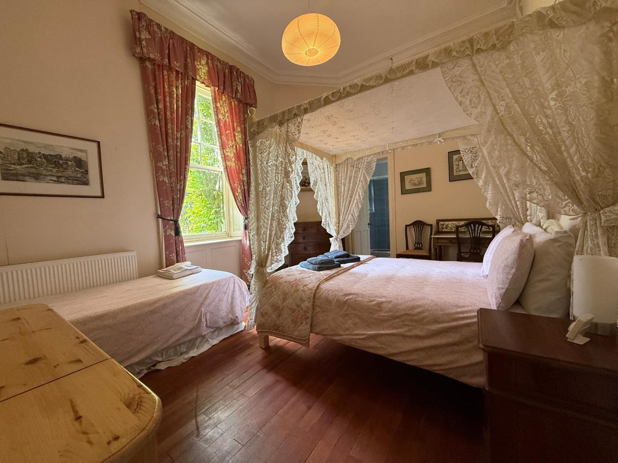 Parteen A Lax, River House & Gardens Villa